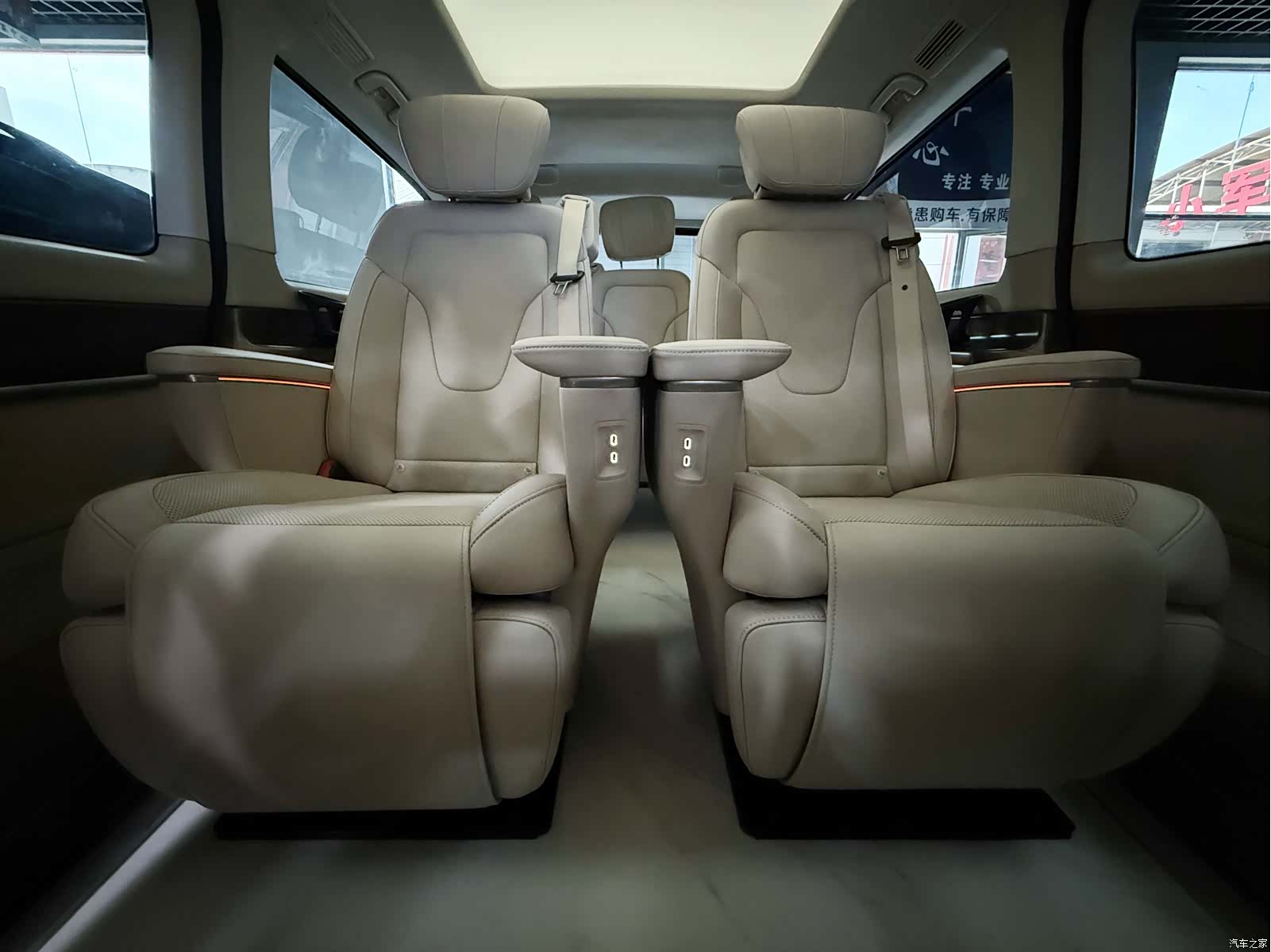 Mercedes-Benz V-Class, 2024 8
