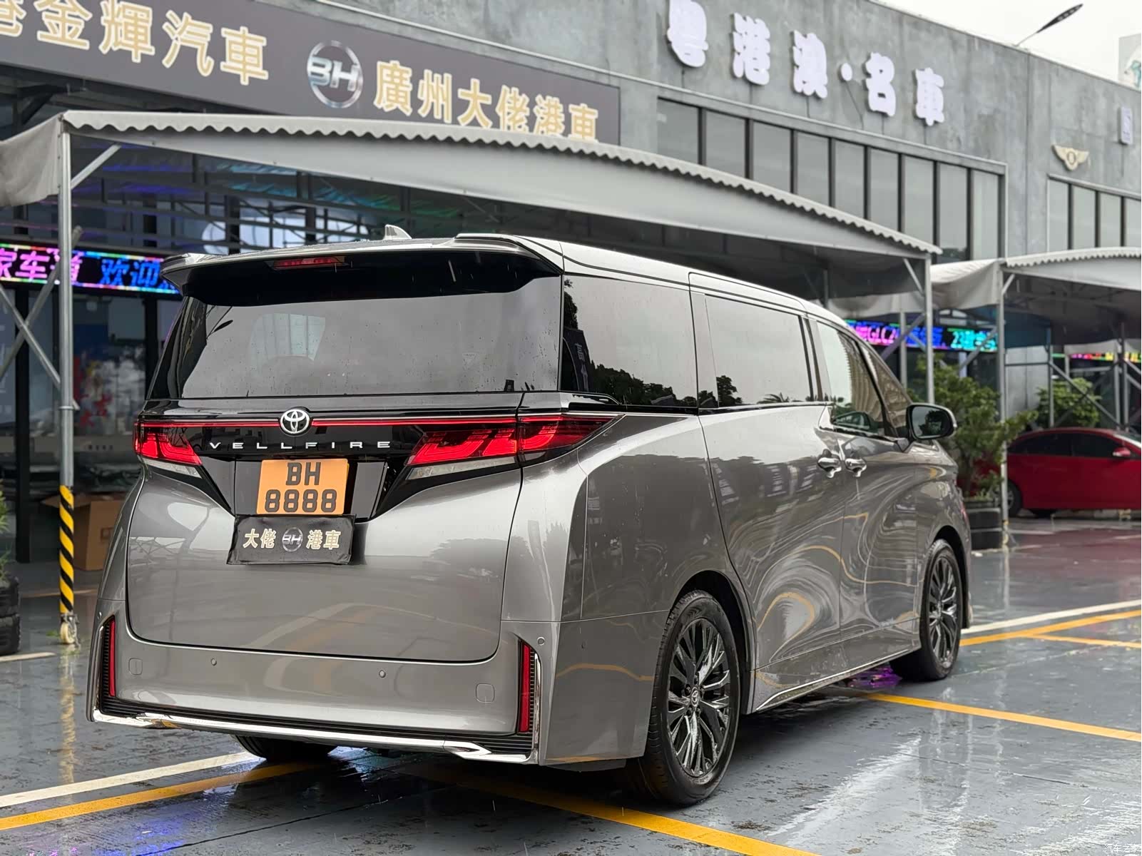 Toyota Vellfire, 2026 все фото