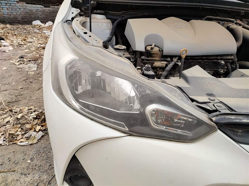 Toyota YARiS L to enjoy