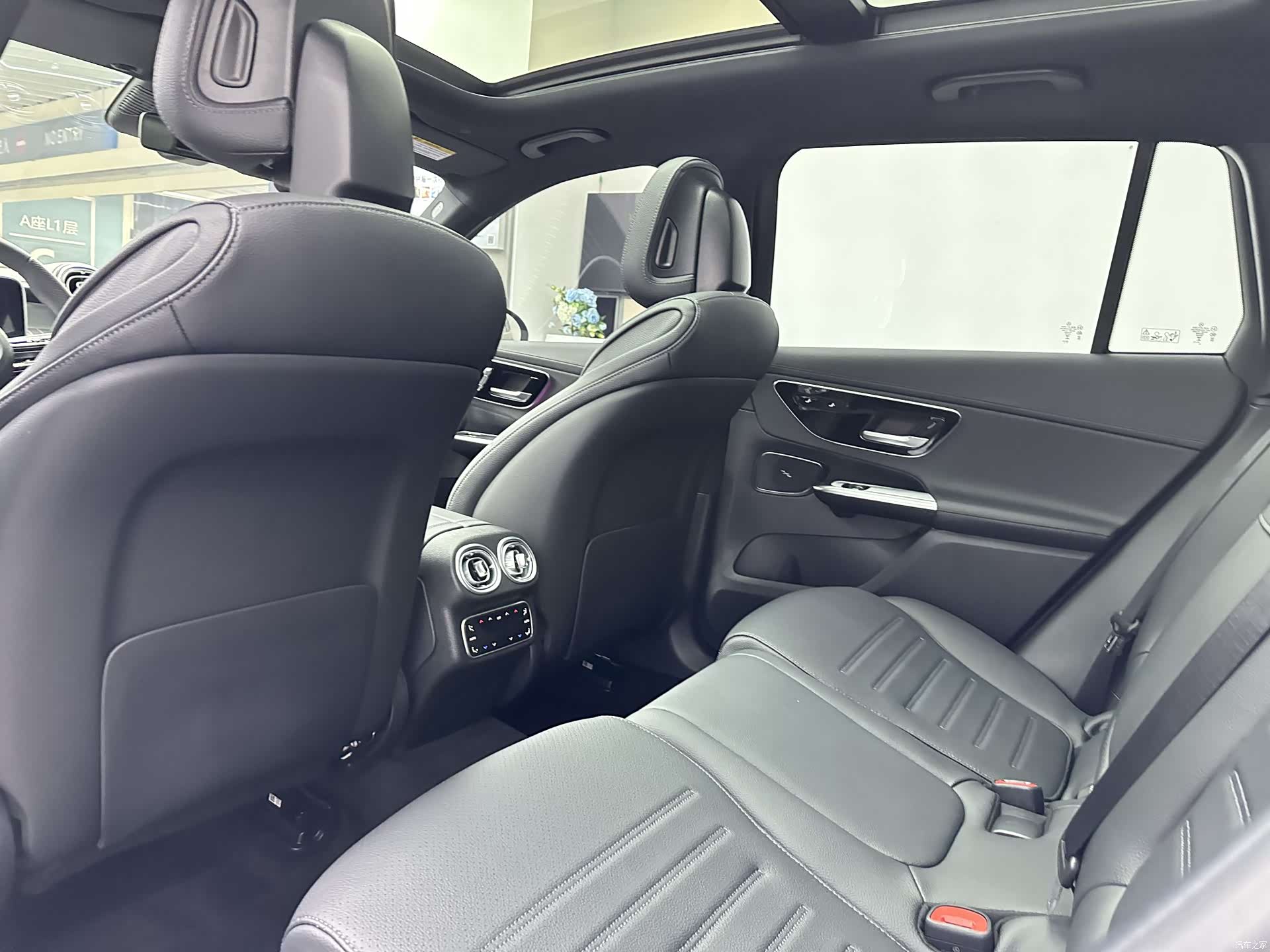 Mercedes-Benz GLC, 2024 11