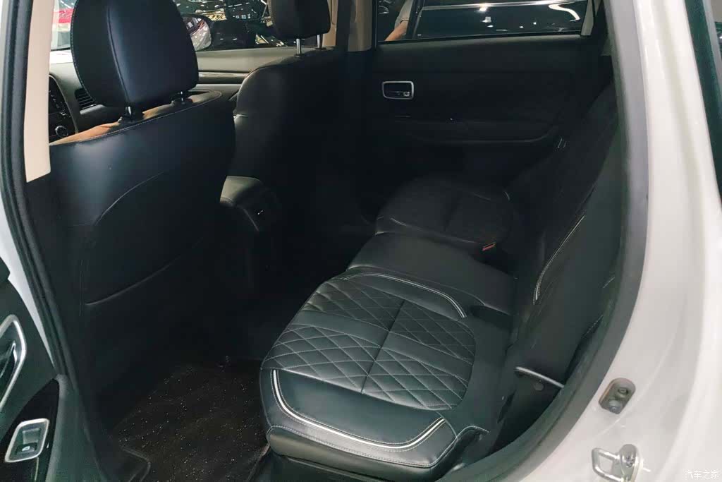 Mitsubishi Outlander, 2020 11