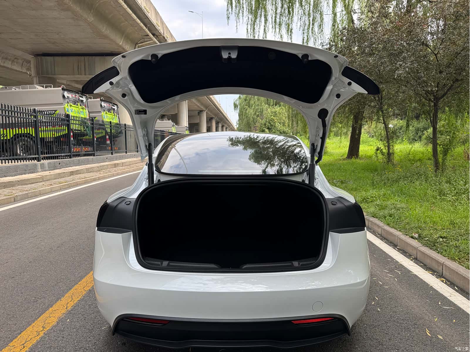 Tesla Model 3, 2025 16