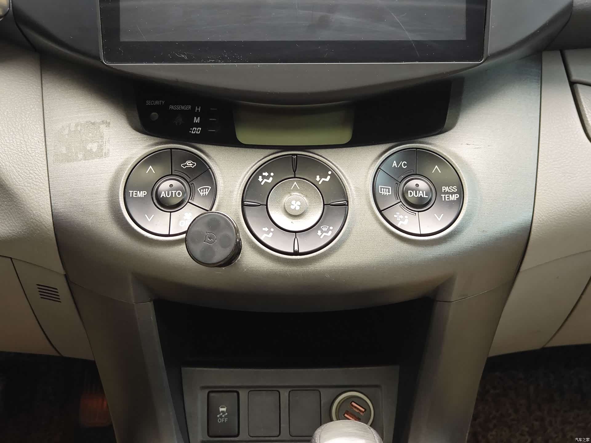 Toyota RAV4, 2011 16