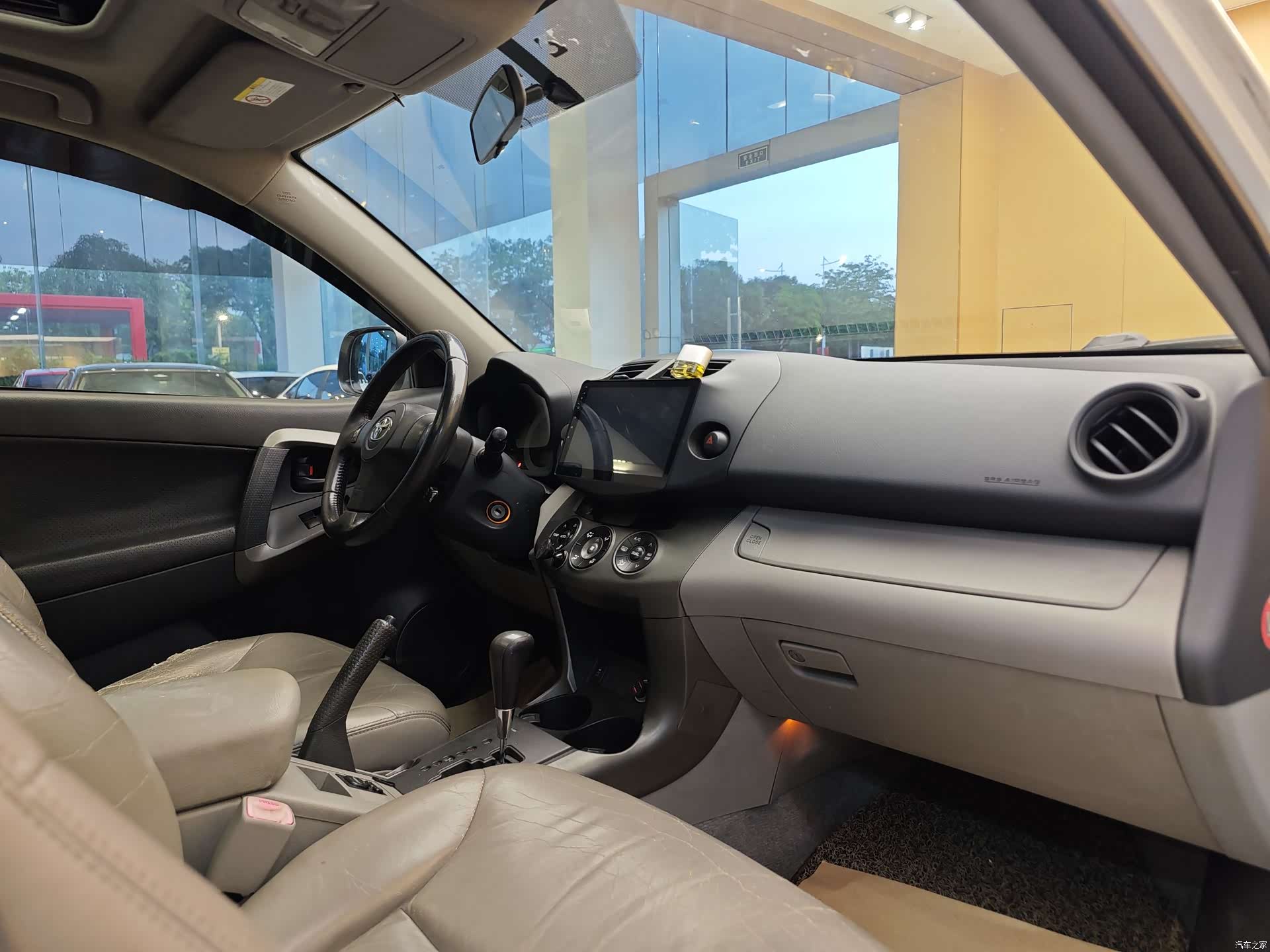 Toyota RAV4, 2011 29