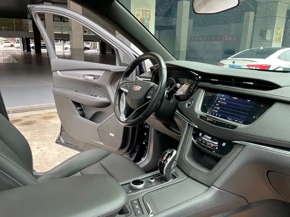 Cadillac XT6