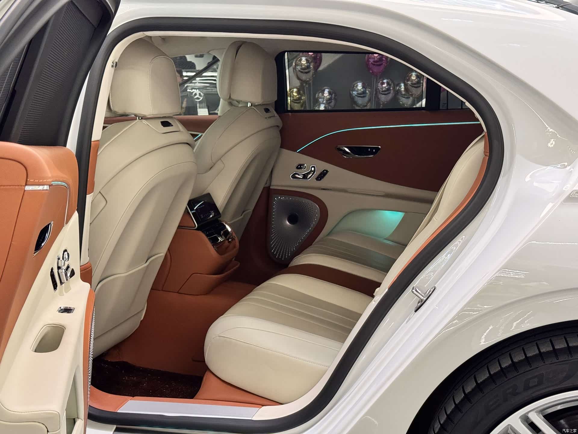 Bentley Flying Spur, 2023 21