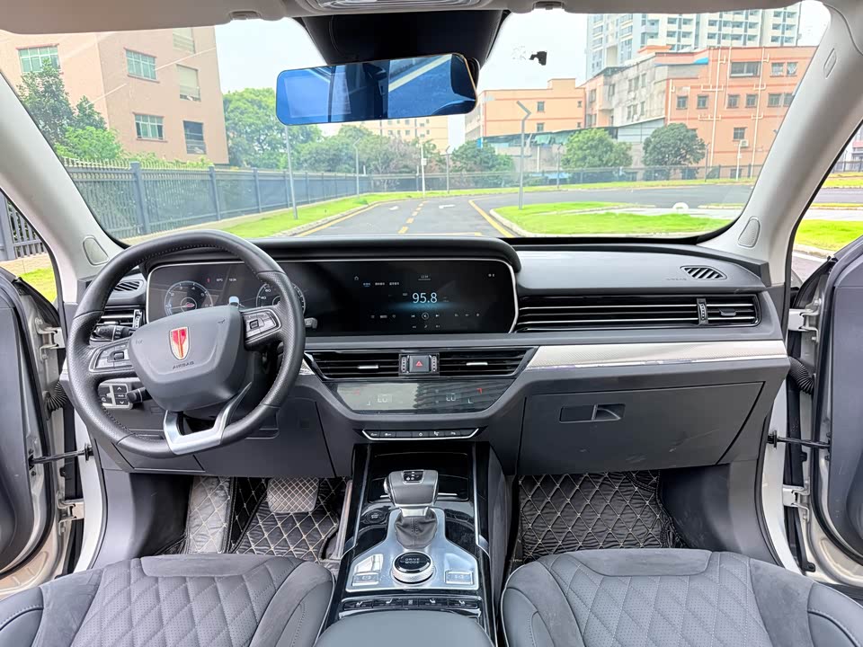 Hongqi HS5