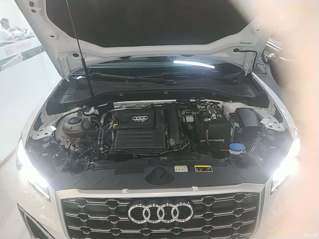 Audi Q2L, 2023 20