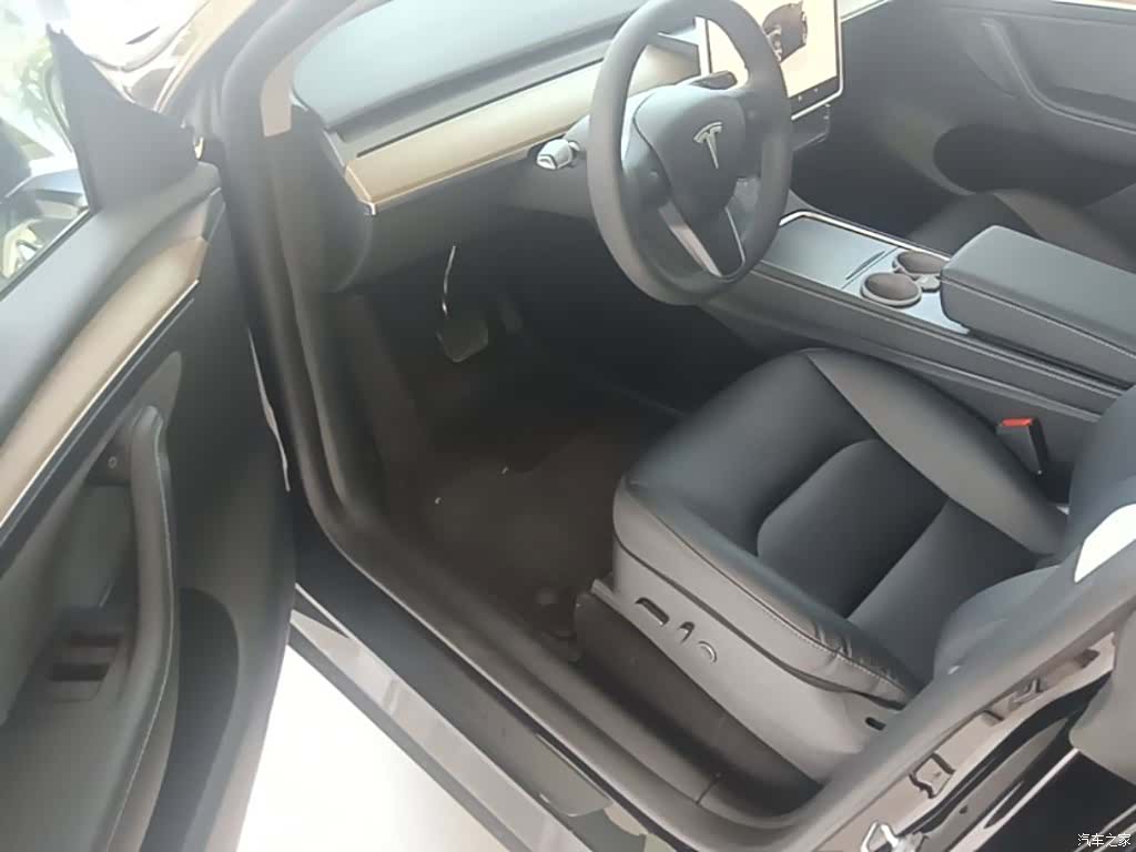 Tesla Model Y, 2023 16