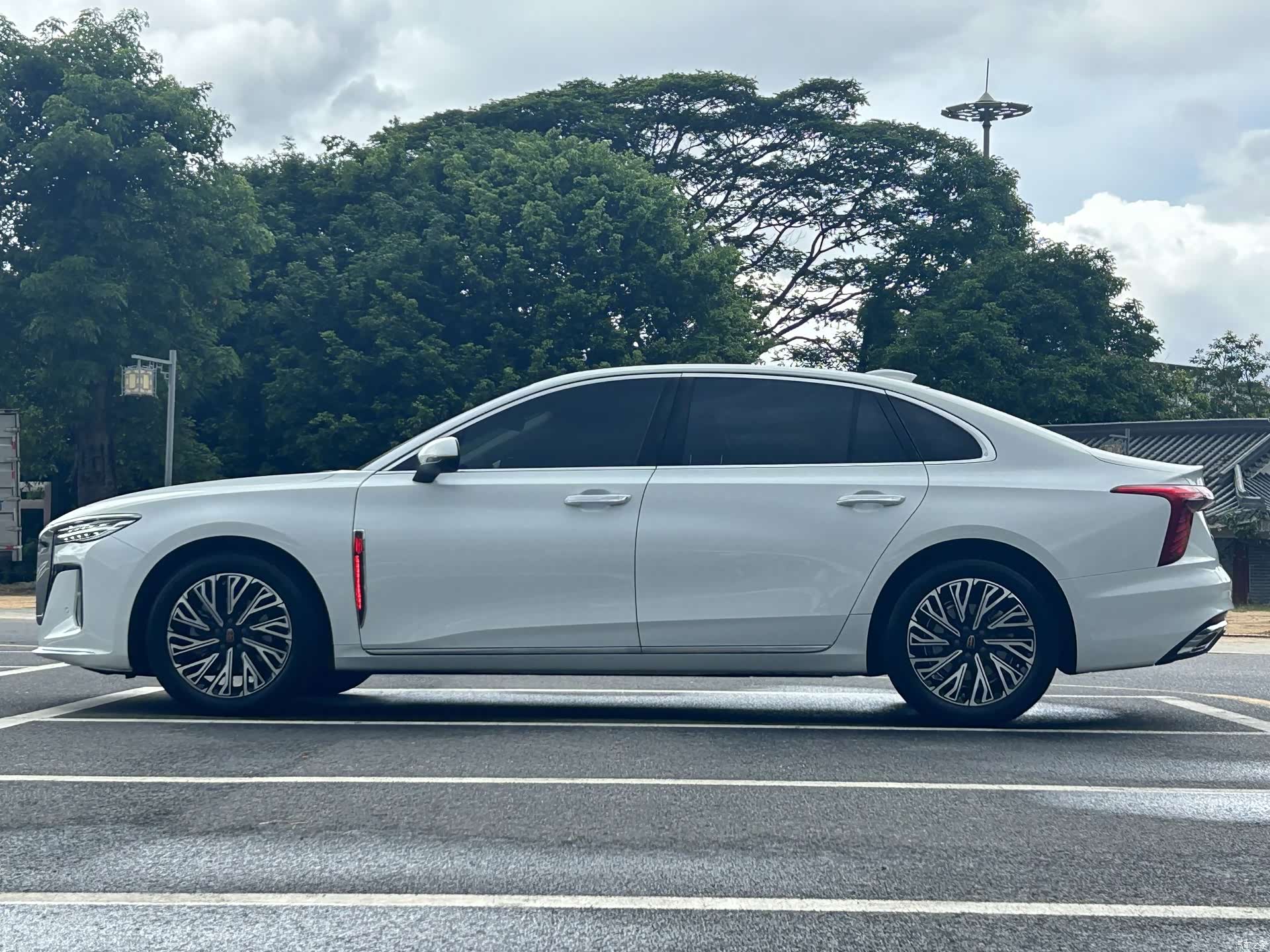 Hongqi H5, 2024 10