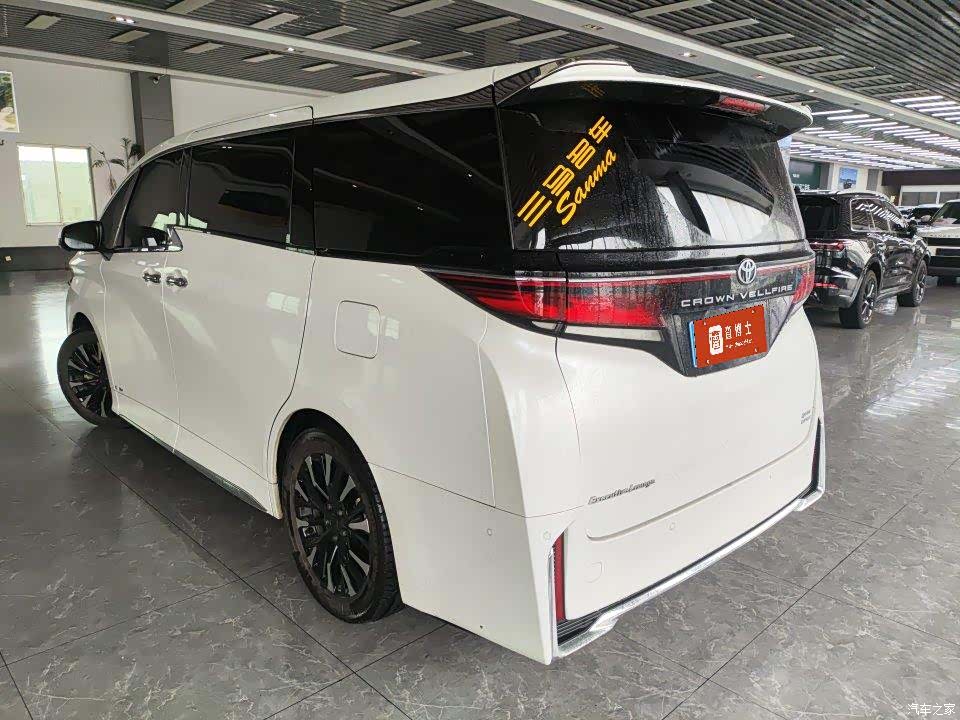 Toyota Vellfire, 2025 7
