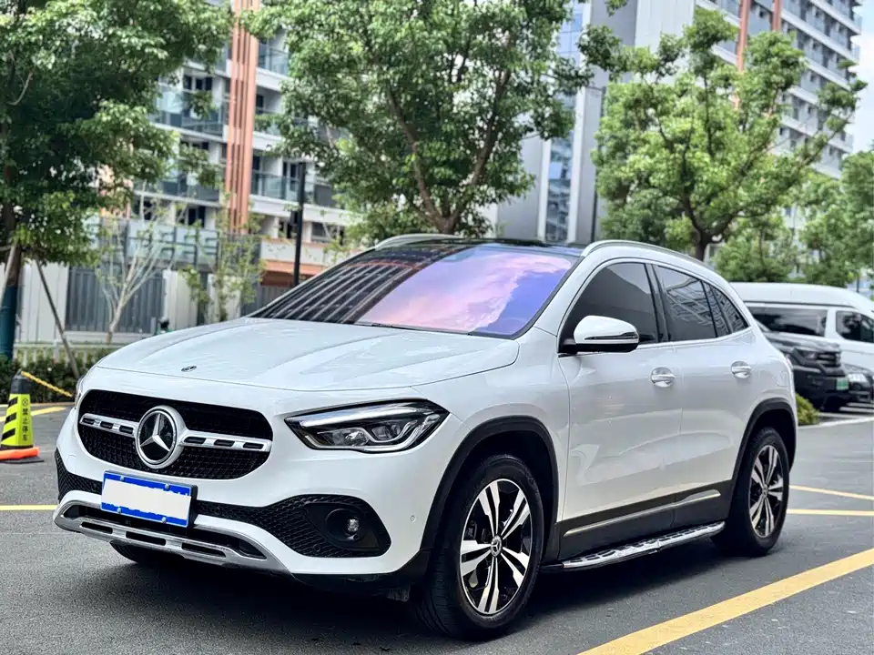 Mercedes-Benz GLA Mercedes-Benz GLA