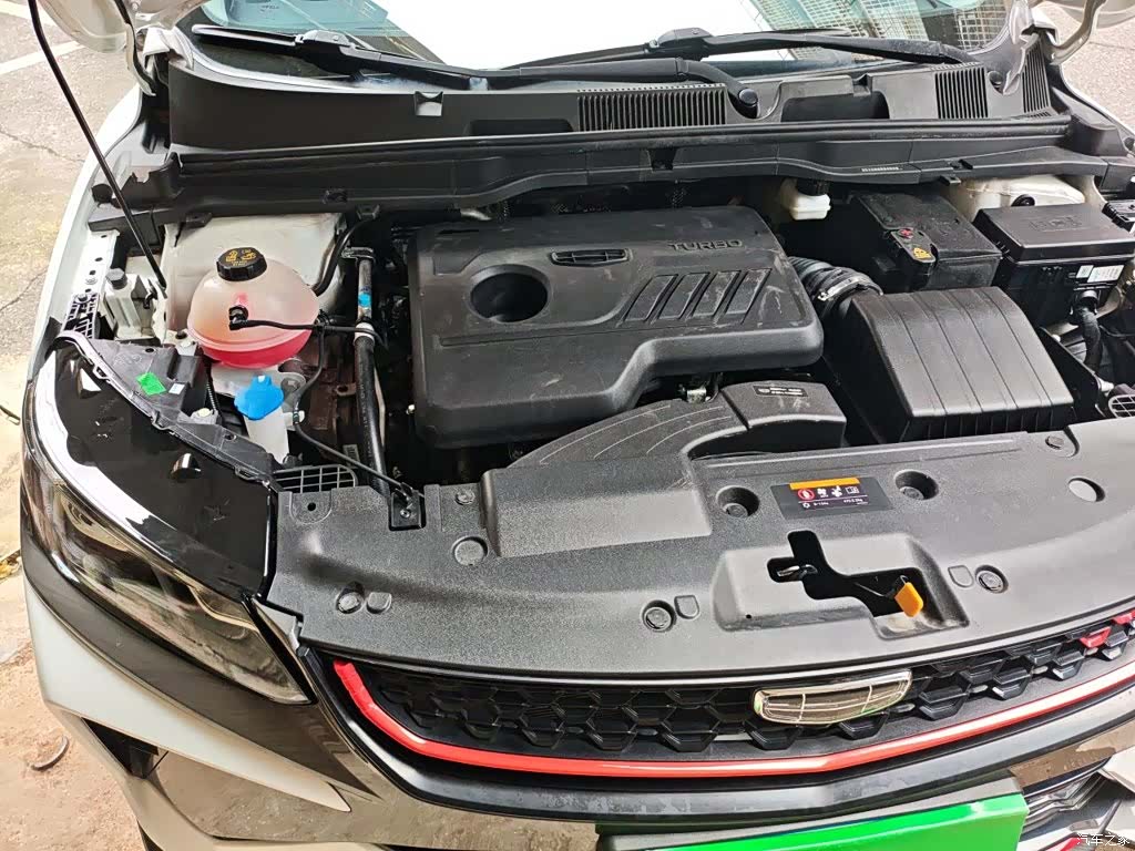 Geely Coolray, 2022 21