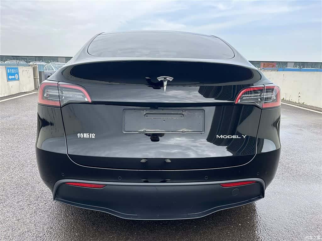 Tesla Model Y, 2023 4