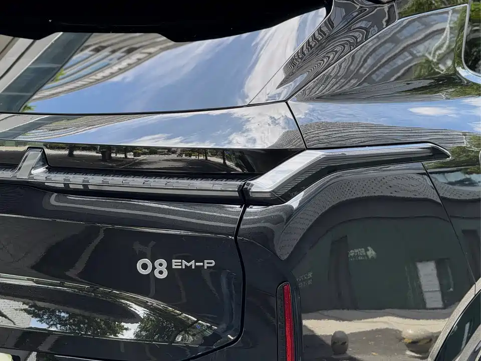 Lynk & Co 08 EM-P
