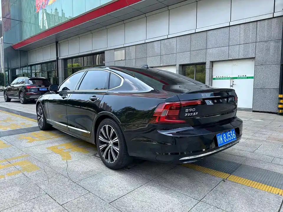 Volvo S90