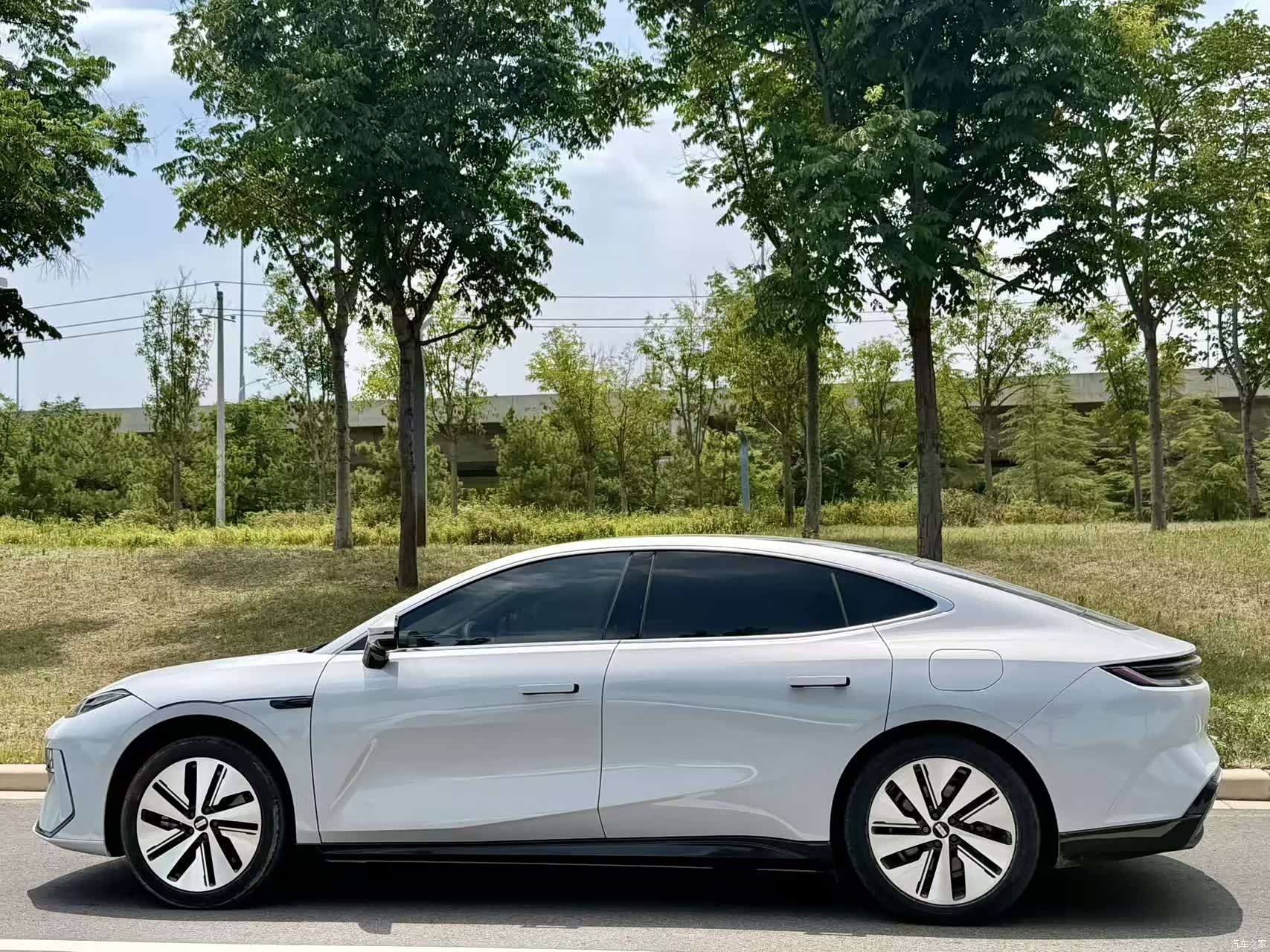 Geely E8, 2024 3