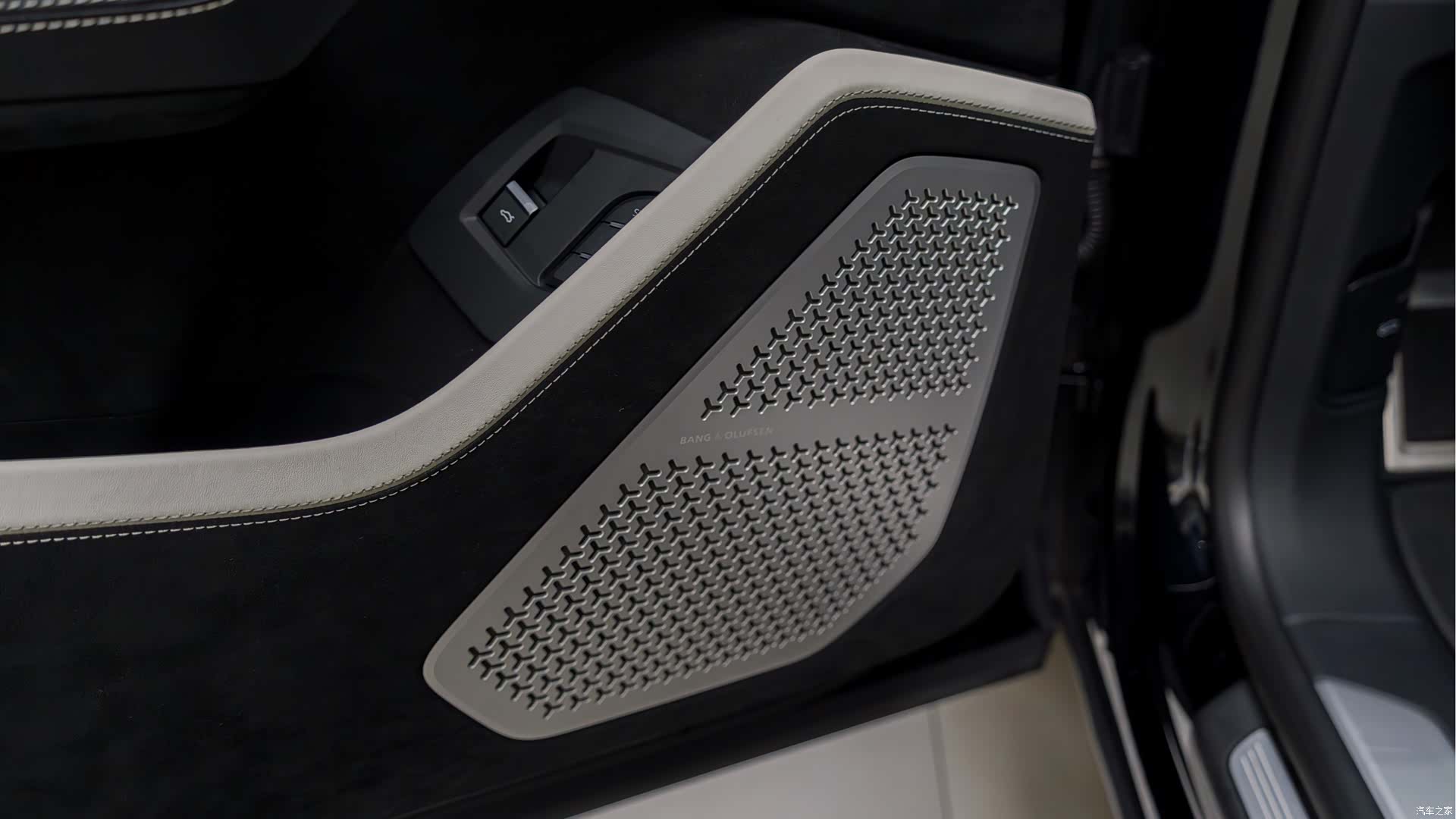 Lamborghini Urus, 2023 12