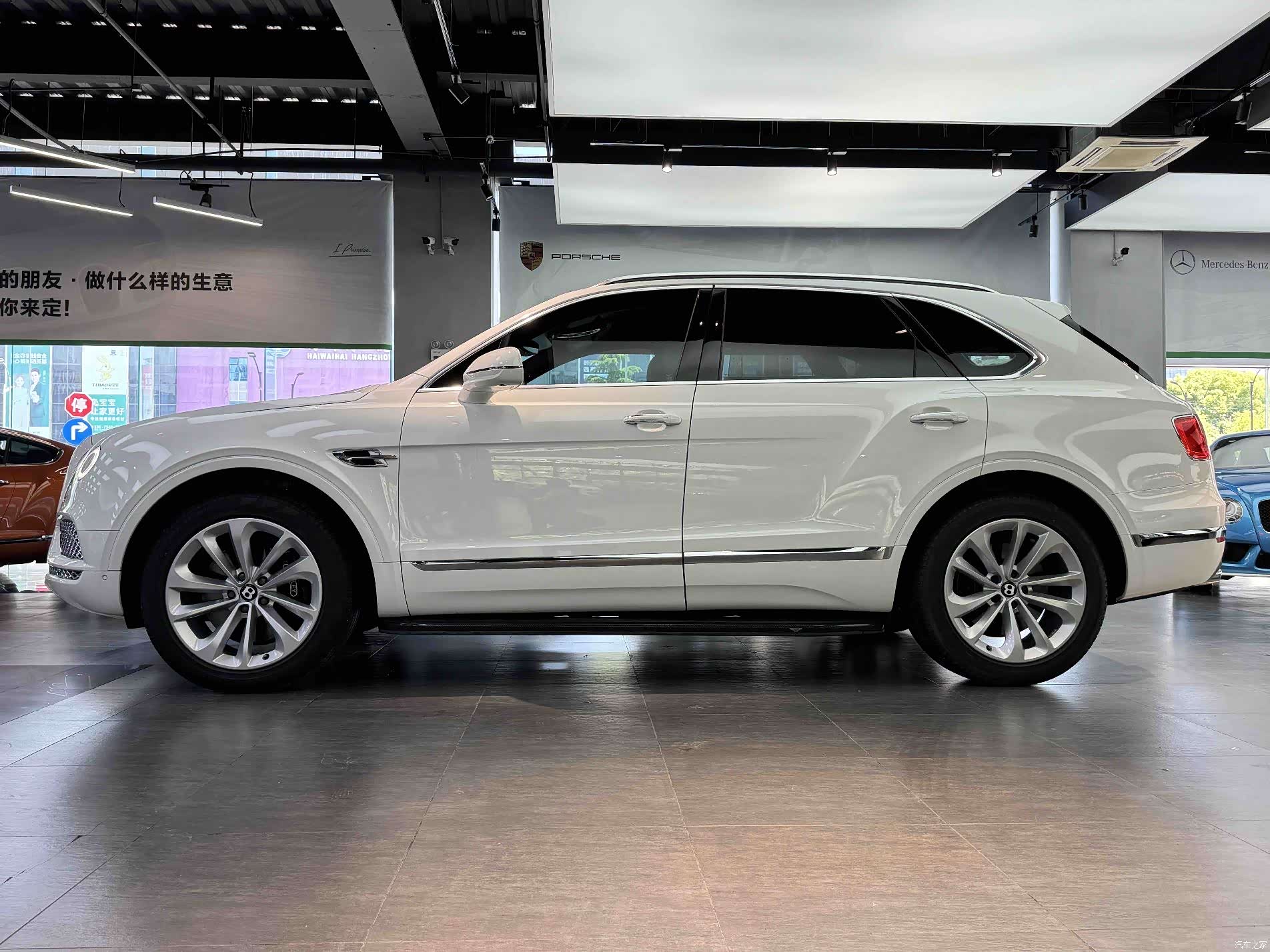 Bentley Bentayga, 2018 18