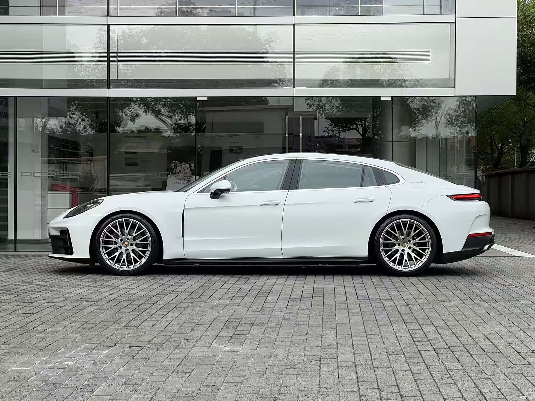 Porsche Panamera, 2025 2