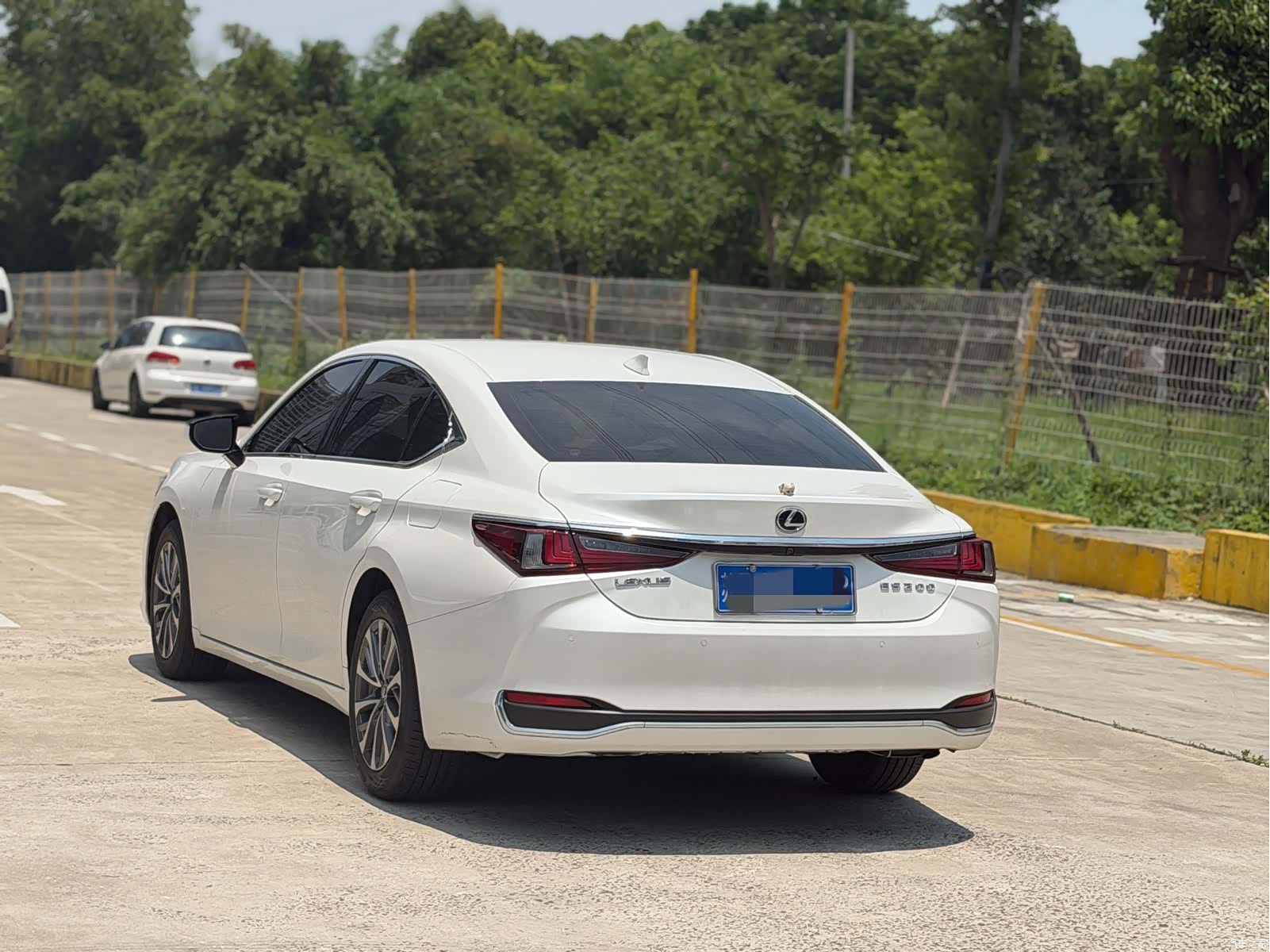 Lexus ES, 2022 9