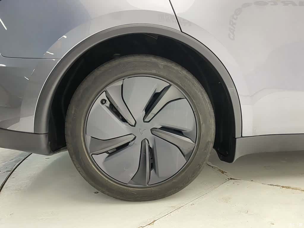 Tesla Model Y, 2025 11