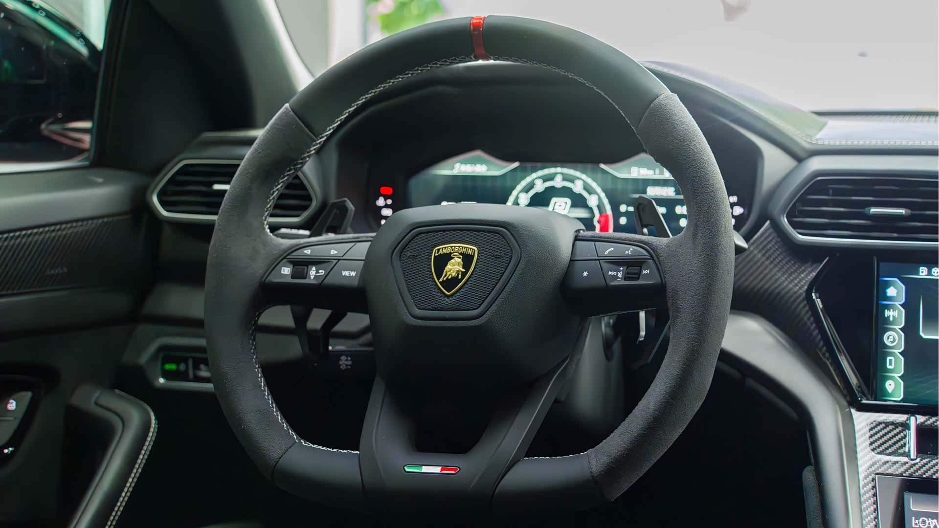 Lamborghini Urus, 2023 4