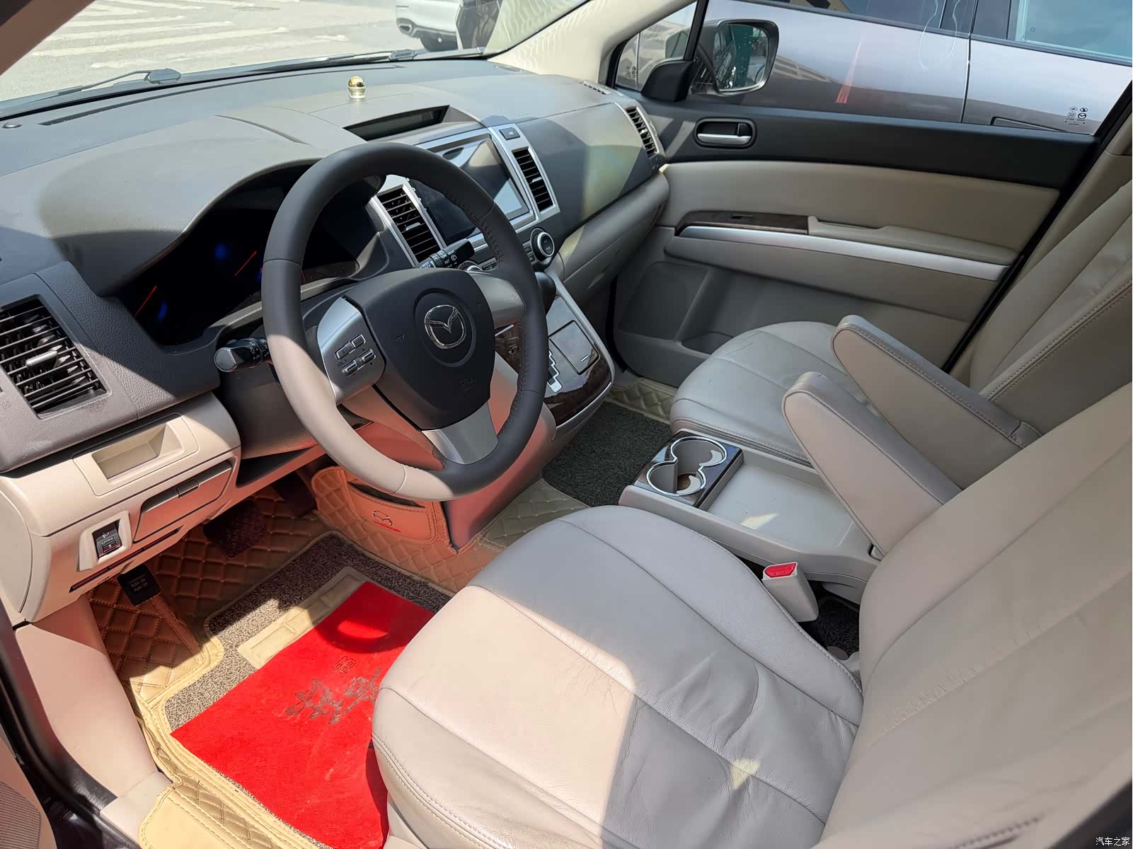 Mazda 8, 2015 10