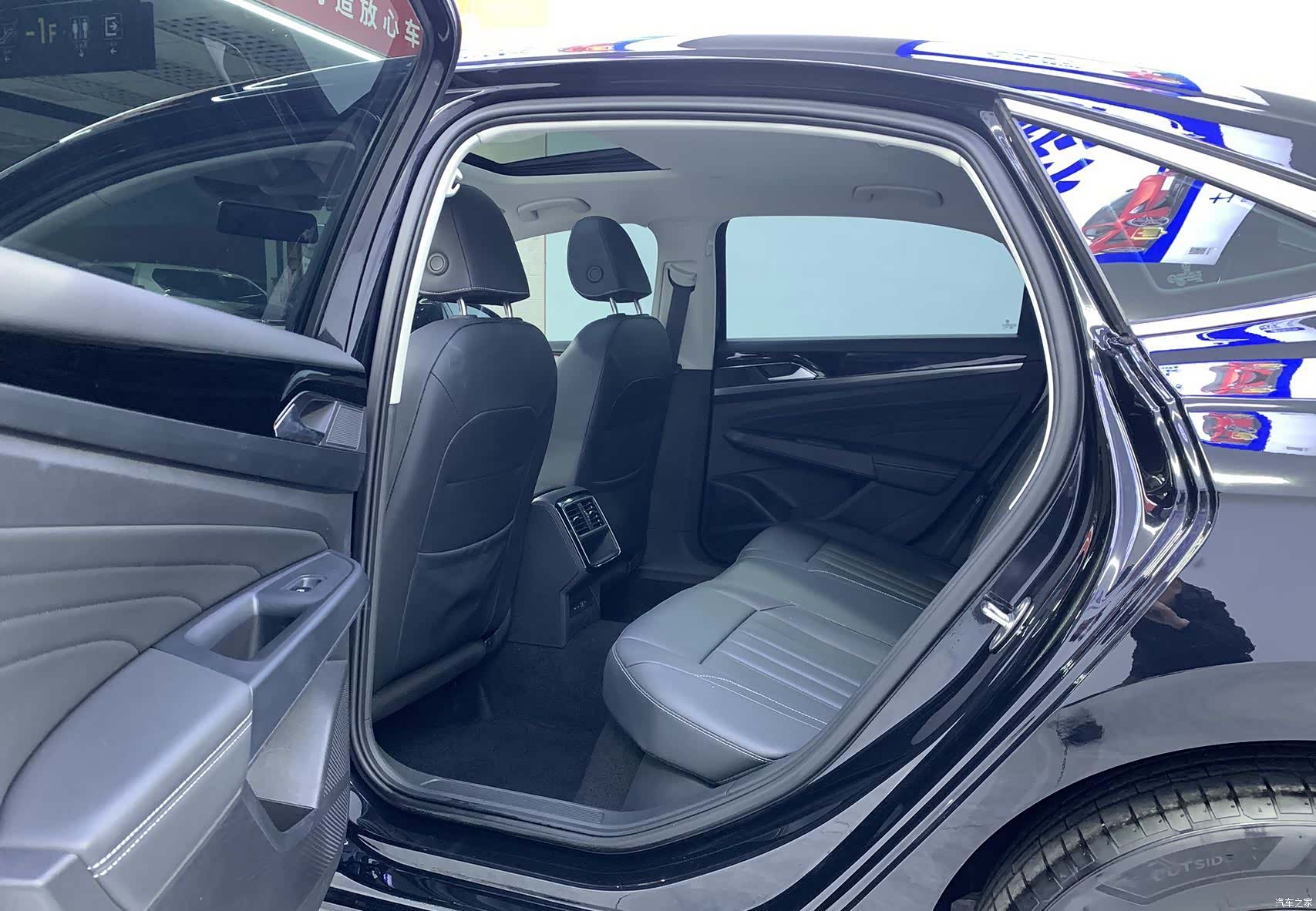 Volkswagen Passat, 2022 13