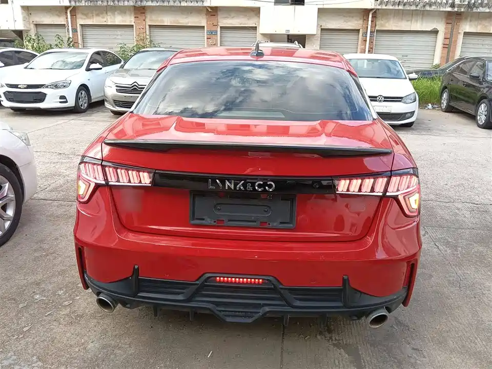 Lynk & Co 03