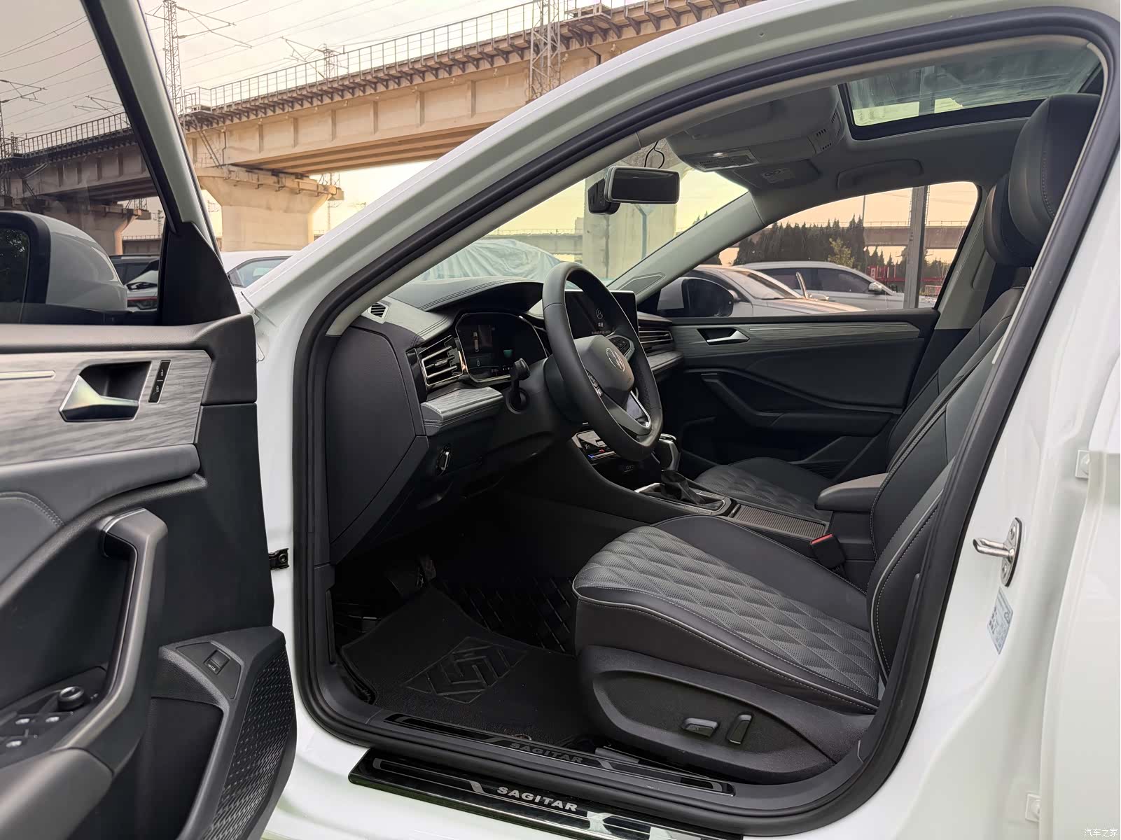 Volkswagen Sagitar, 2022 8