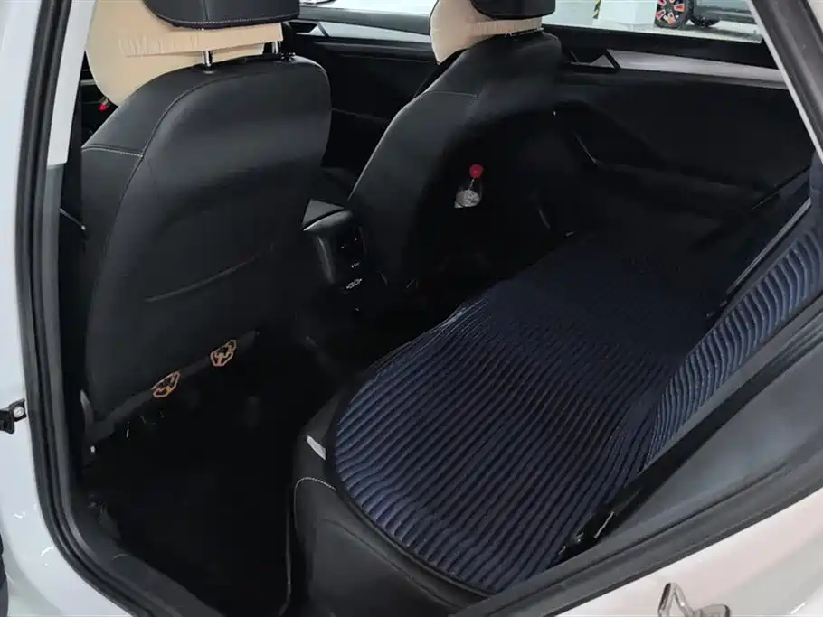 Volkswagen T-ROC exploring Songs