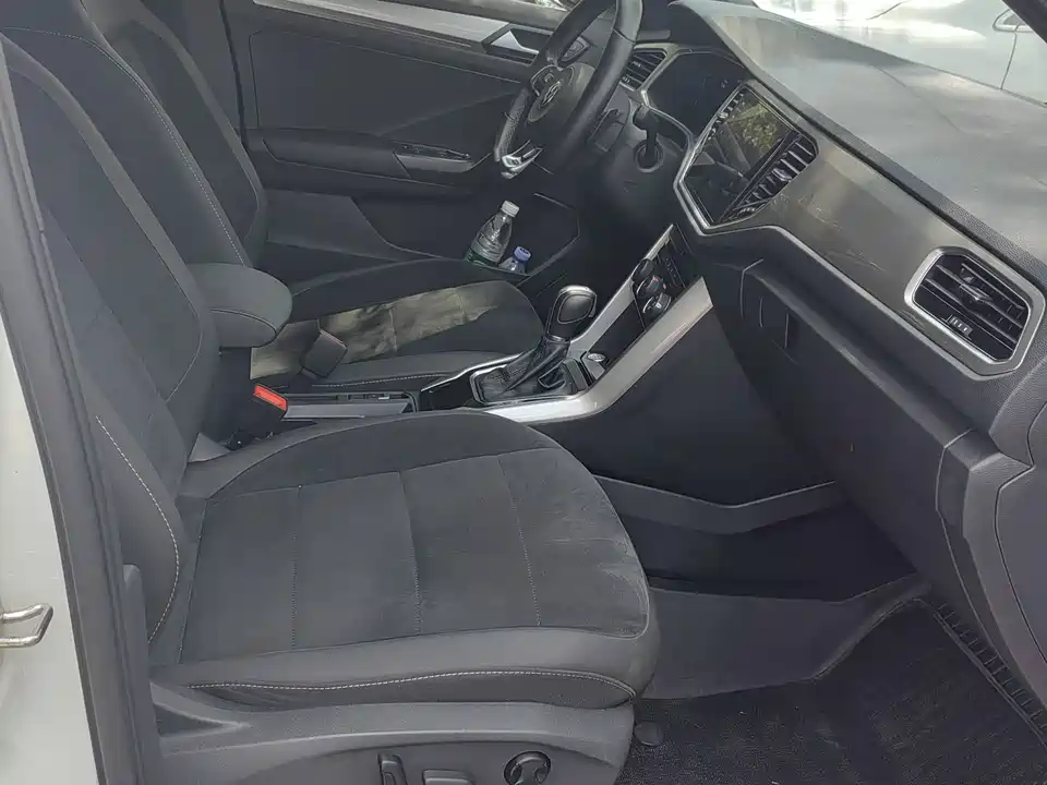 Volkswagen T-ROC exploring Songs