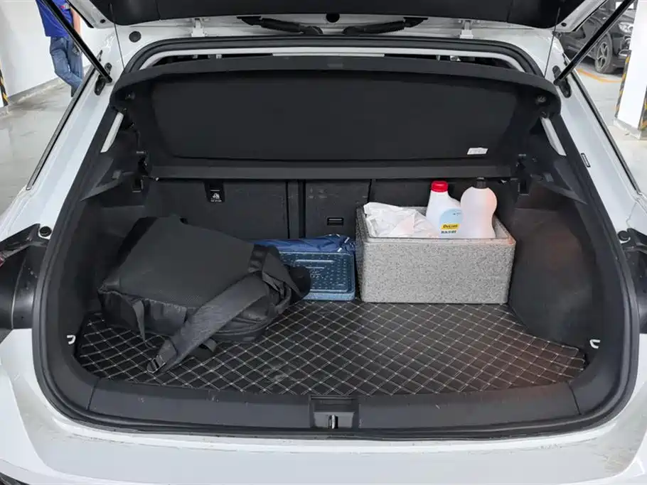 Volkswagen T-ROC exploring Songs