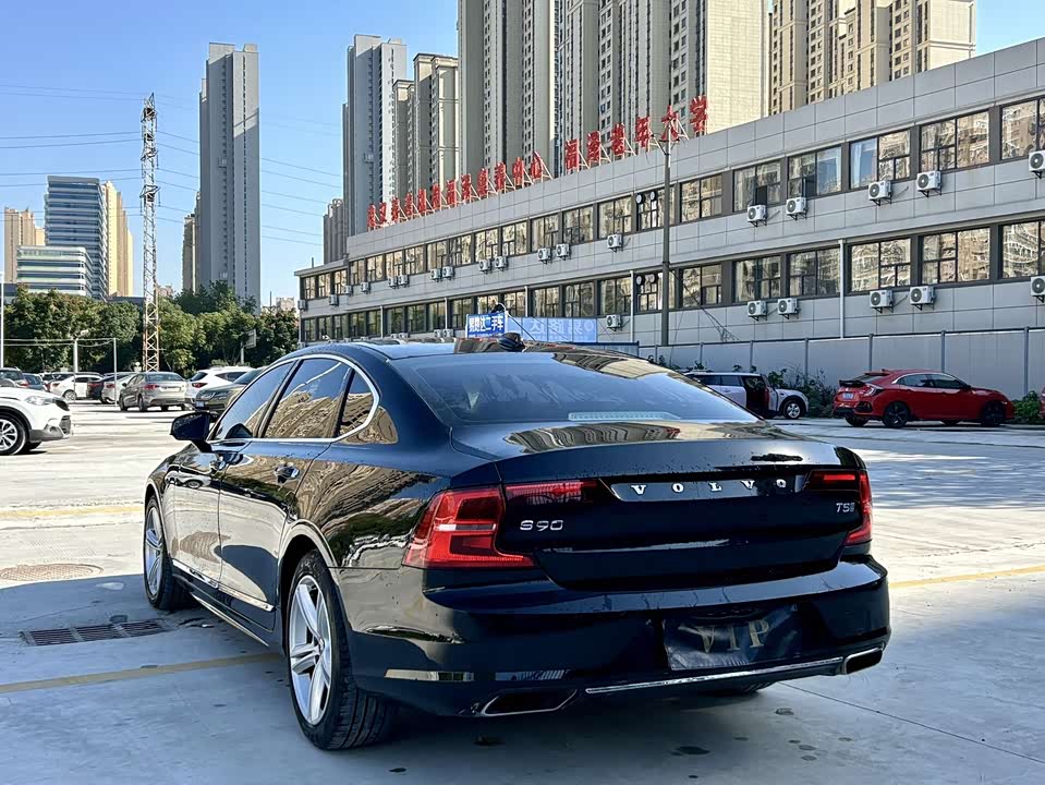 Volvo S90
