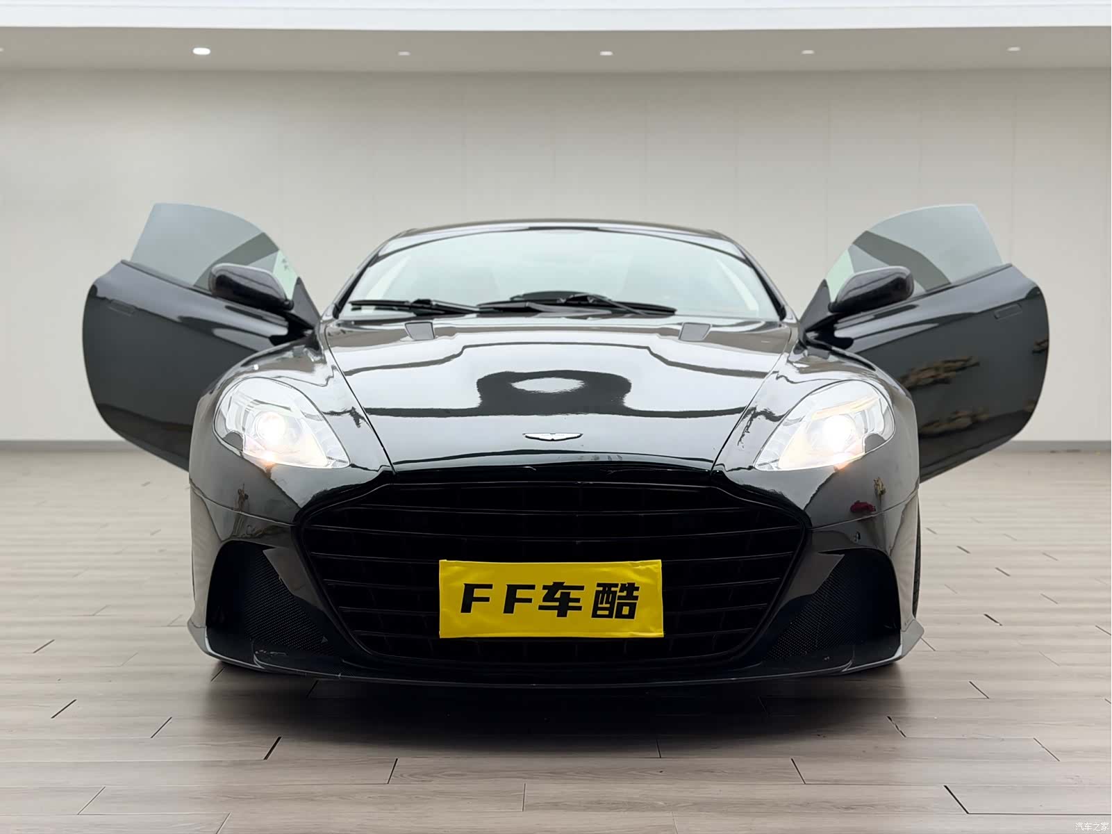 Aston Martin DB9, 2011 4