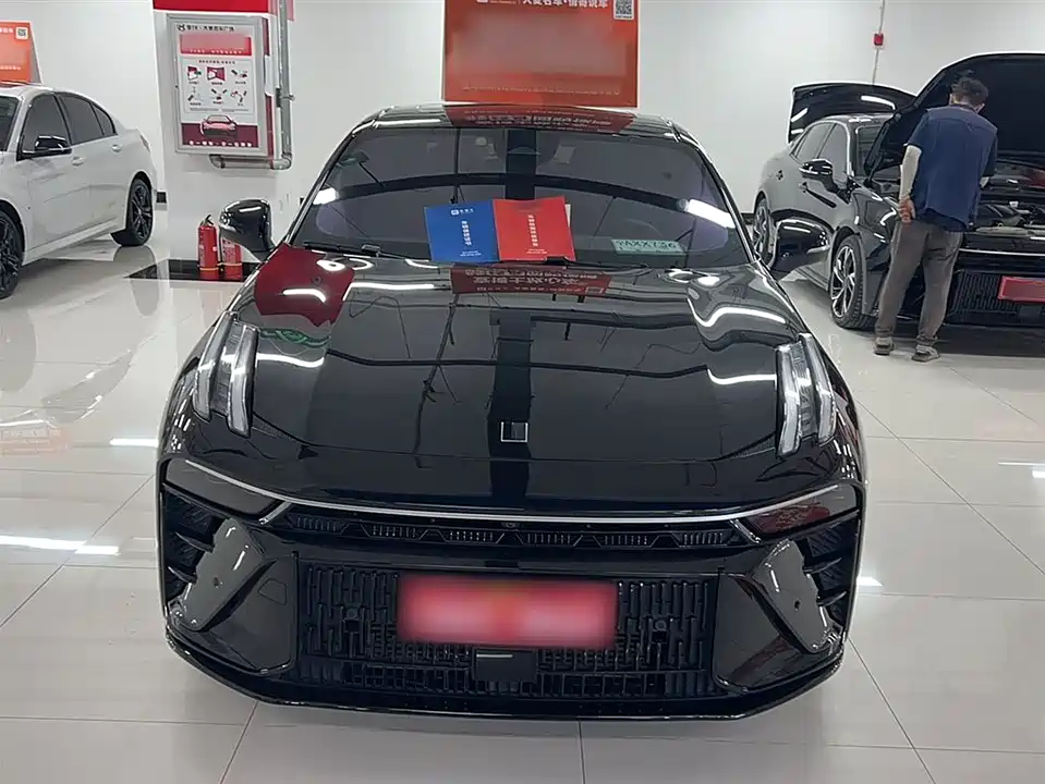 Lynk & Co 03