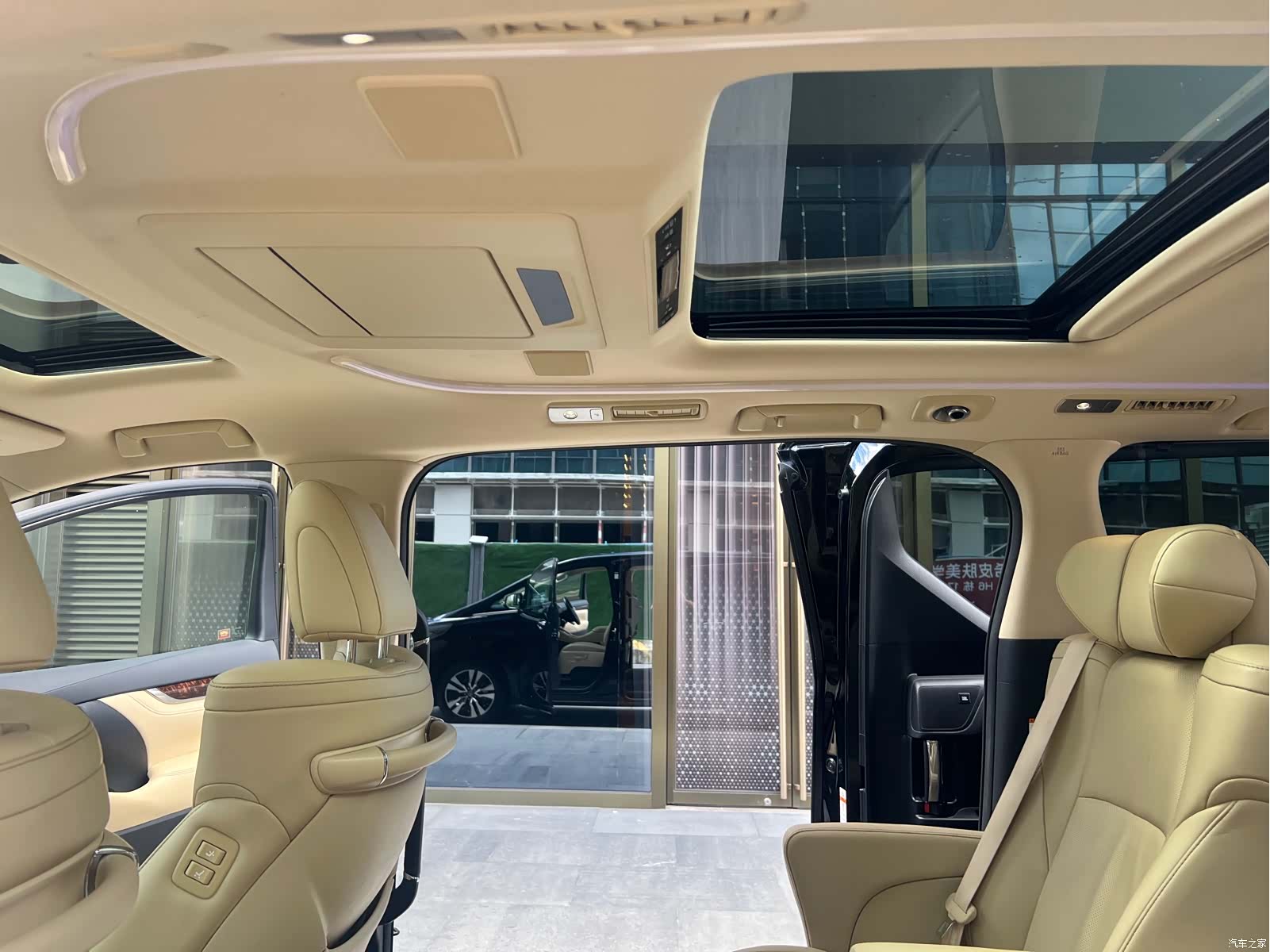 Toyota Alphard, 2018 25