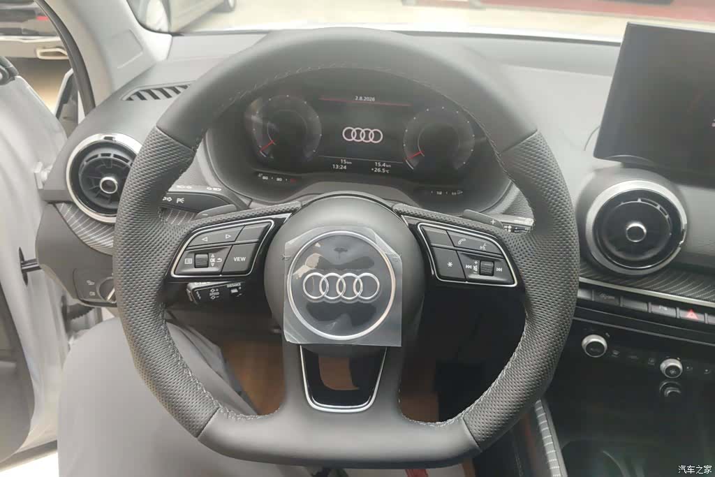 Audi Q2L, 2026 15