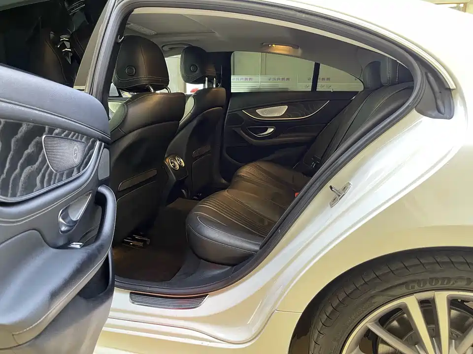 Mercedes-Benz CLS Mercedes-Benz CLS