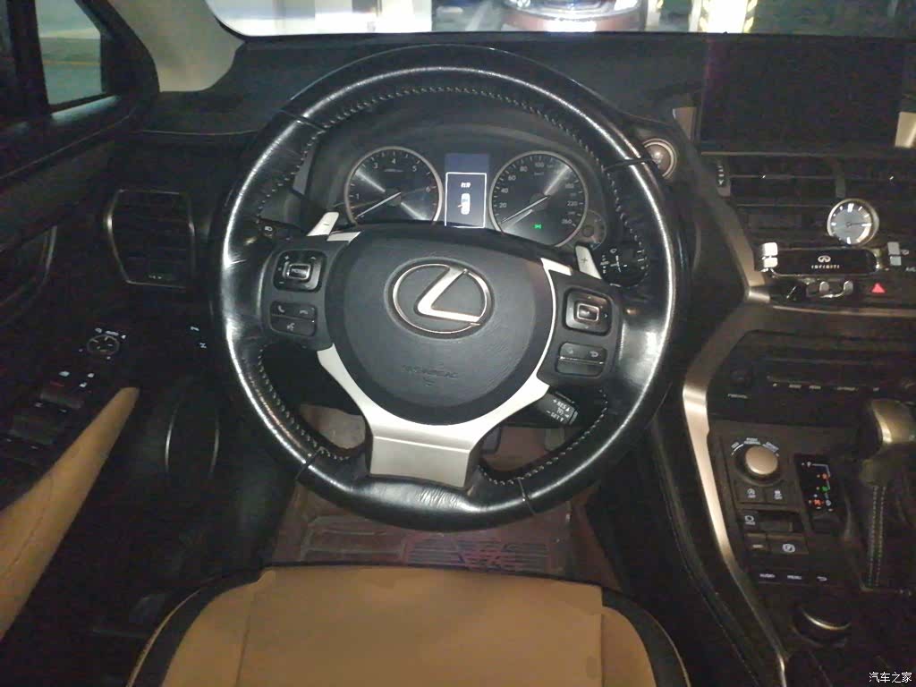 Lexus NX, 2015 11