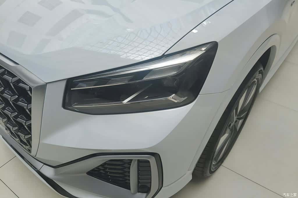 Audi Q2L, 2026 все фото