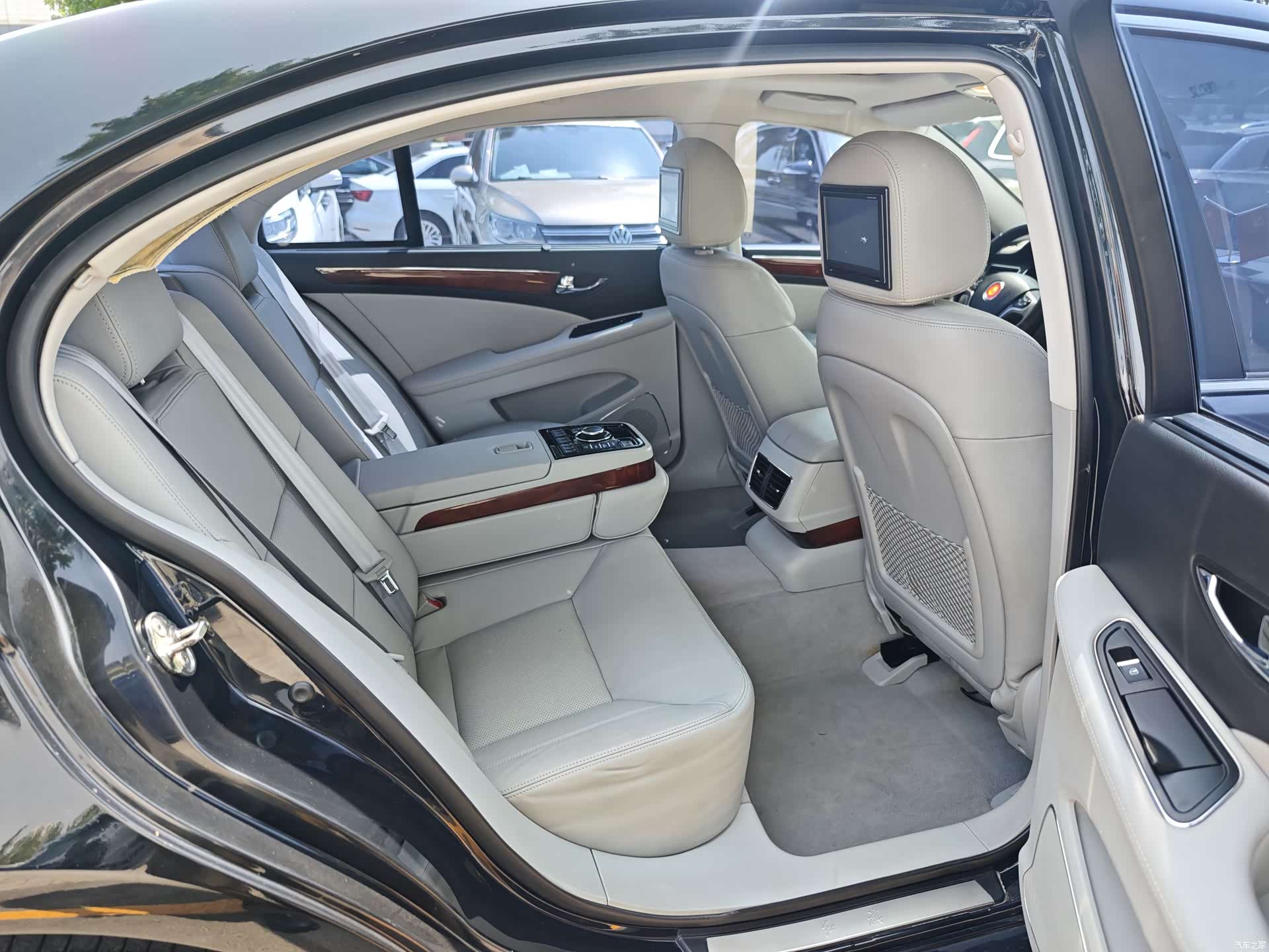 Hongqi H7, 2017 11