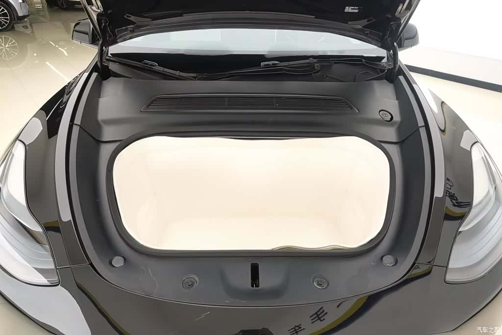 Tesla Model Y, 2023 10