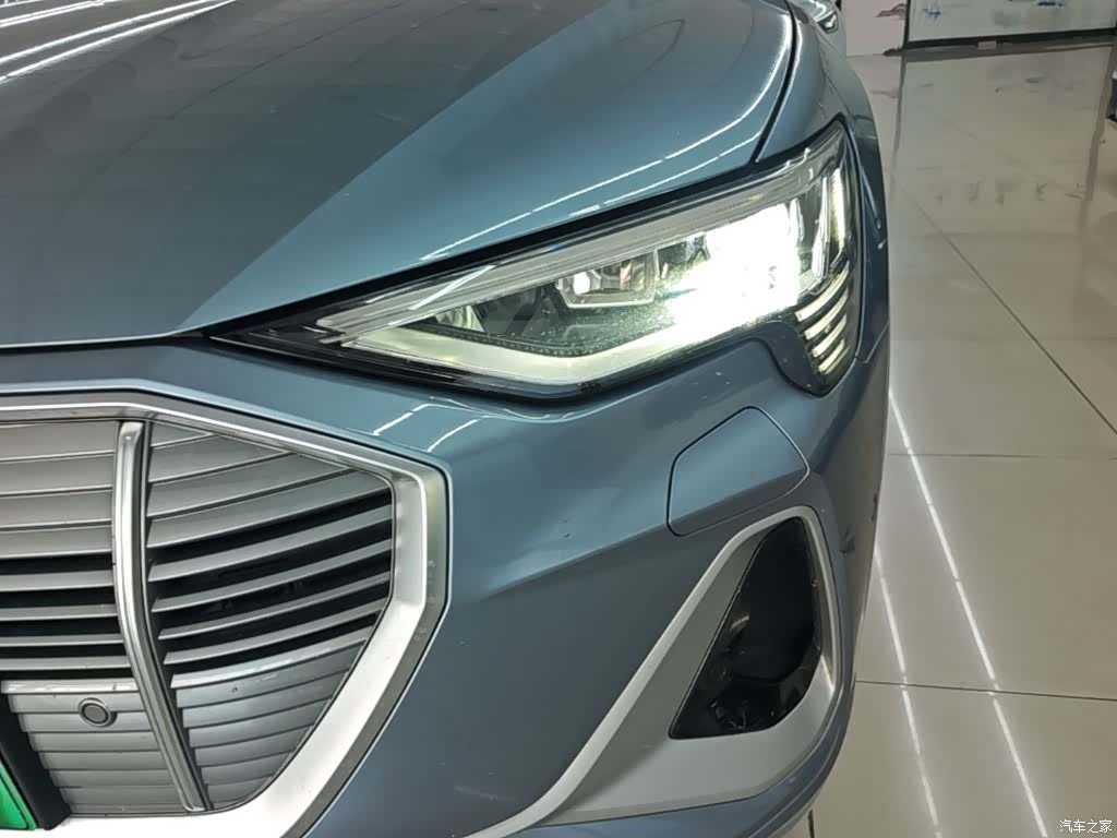 Audi e-tron, 2021 24