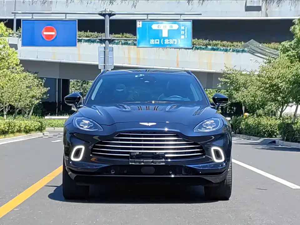 Aston Martin DBX Aston Martin DBX