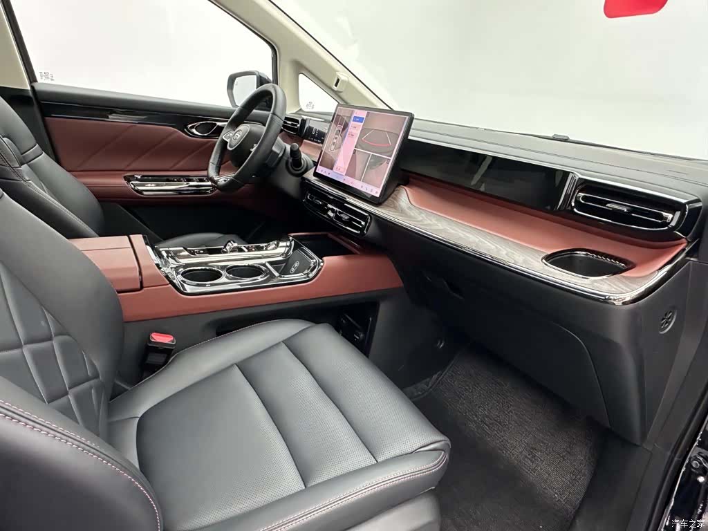 Trumpchi E8, 2026 16