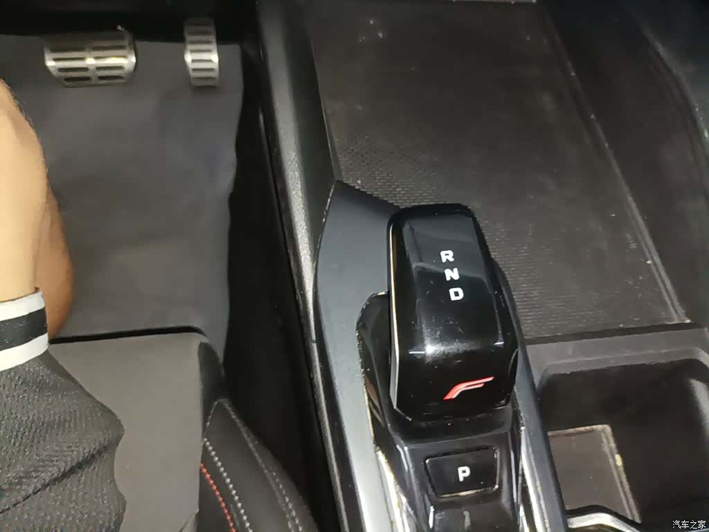 Geely Binray, 2022 14