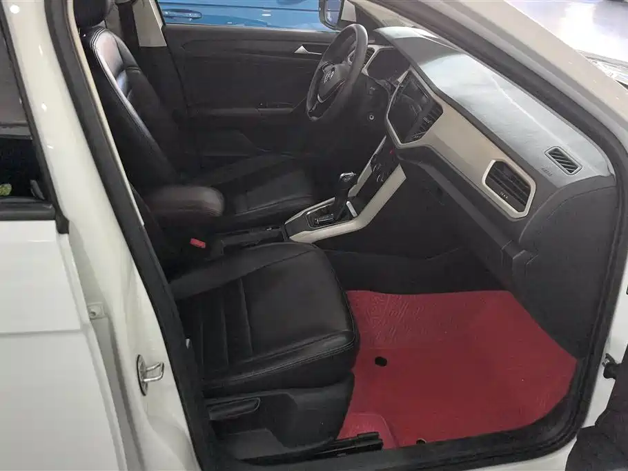 Volkswagen T-ROC exploring Songs