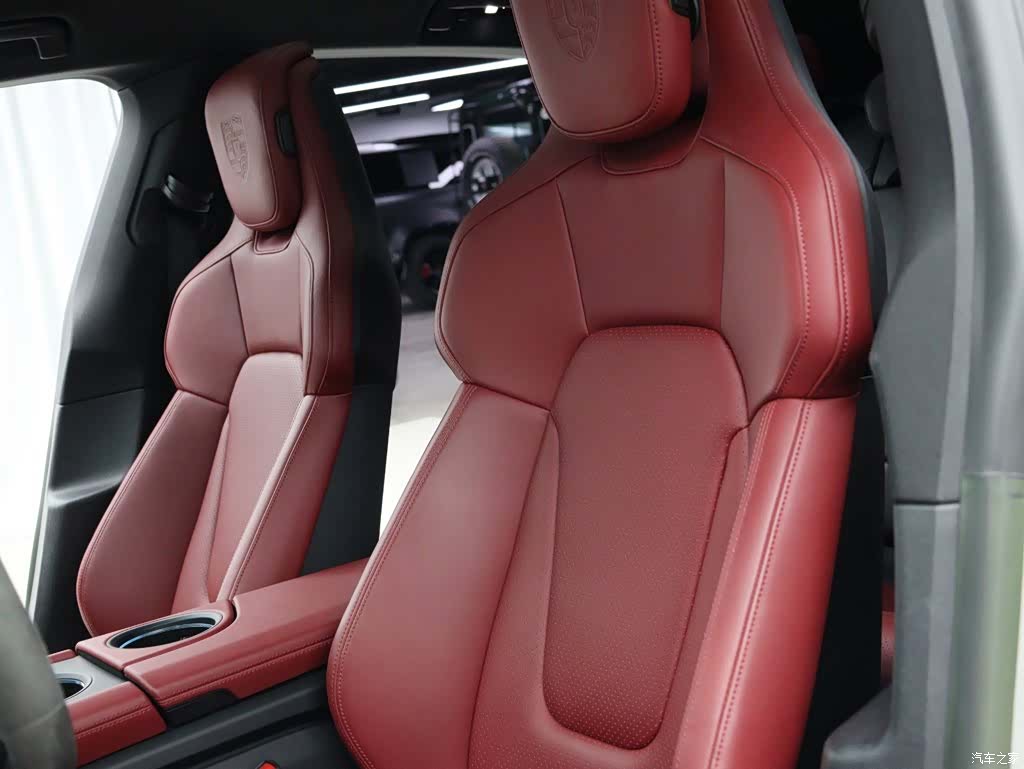 Porsche Taycan, 2023 4